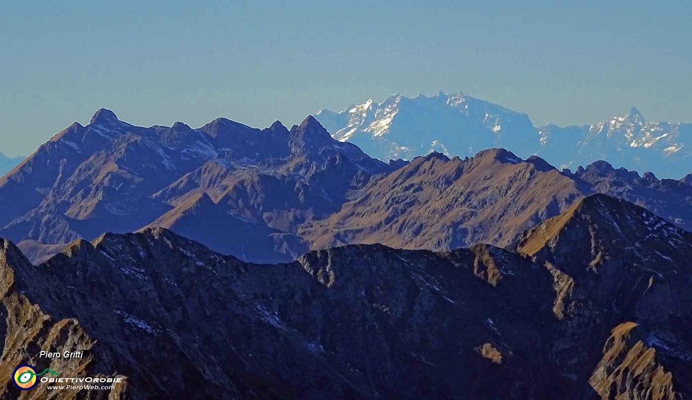 35 Zoom verso Tre Signori-Trona, Rosa-Cervino.JPG -                                